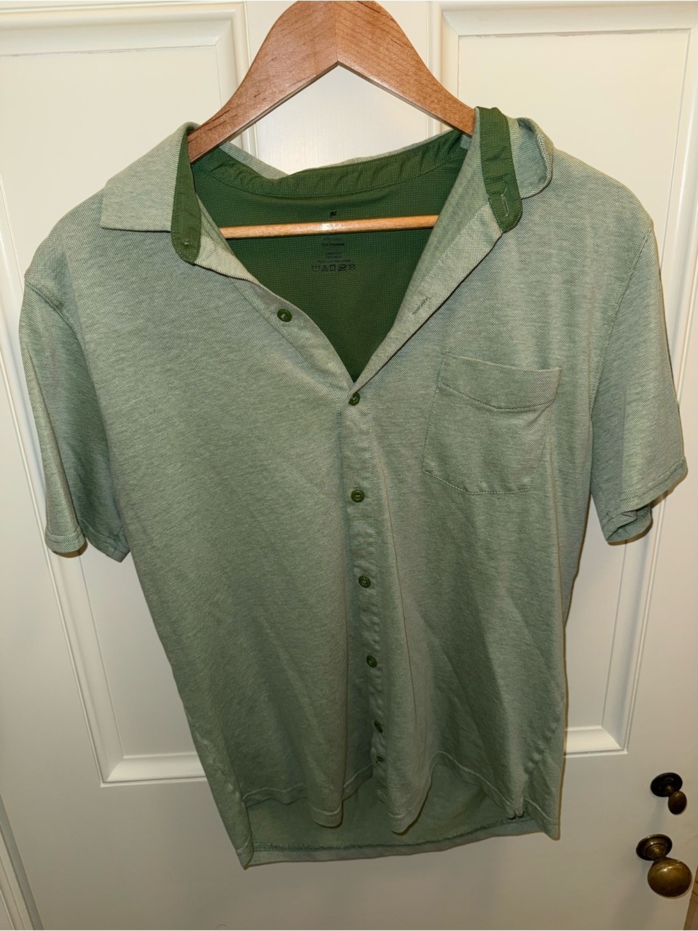 Fabletics Light Sage Green Short-Sleeve Button-Down Shirt